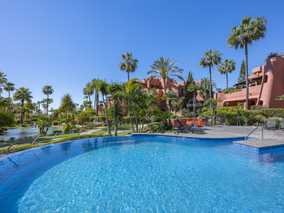 Zweistöckiges Penthouse zum Verkauf in Estepona