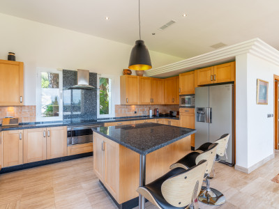 Villa en venta en Puerto del Almendro, Benahavis