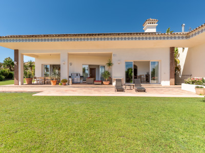 Villa en venta en Puerto del Almendro, Benahavis