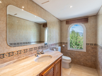 Villa en venta en Puerto del Almendro, Benahavis