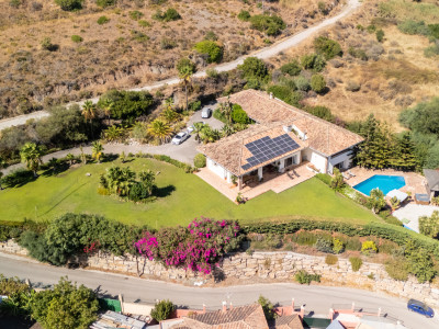 Villa en venta en Puerto del Almendro, Benahavis
