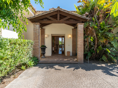 Villa en venta en Puerto del Almendro, Benahavis