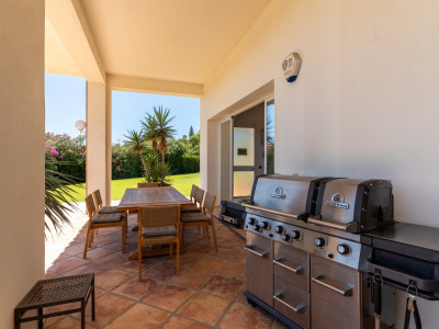 Villa en venta en Puerto del Almendro, Benahavis