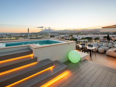 Villa for sale in Nueva Andalucia