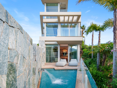 Villa for sale in Nueva Andalucia