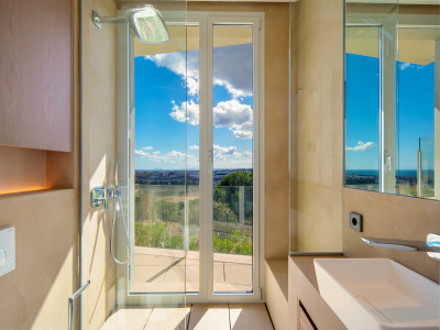 Villa for sale in Nueva Andalucia