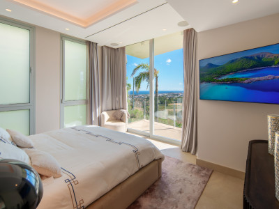 Villa for sale in Nueva Andalucia