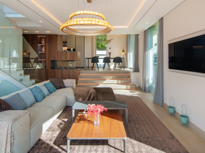 Villa for sale in Nueva Andalucia