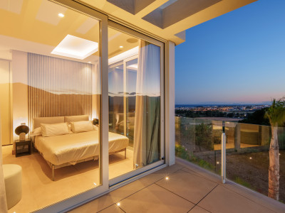 Villa for sale in Nueva Andalucia