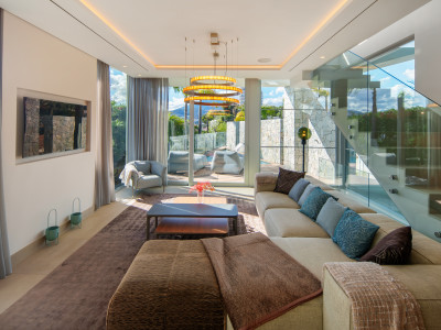 Villa for sale in Nueva Andalucia