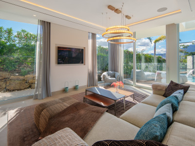 Villa for sale in Nueva Andalucia