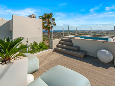 Villa for sale in Nueva Andalucia