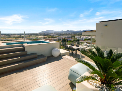 Villa for sale in Nueva Andalucia