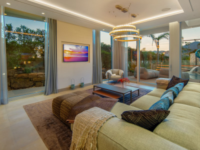 Villa for sale in Nueva Andalucia