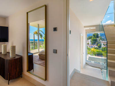 Villa for sale in Nueva Andalucia