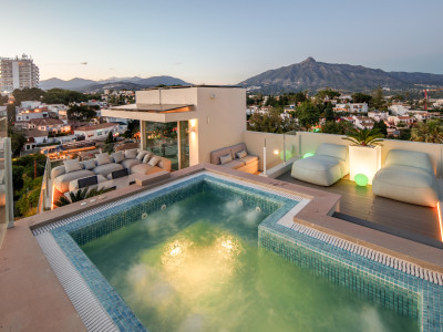 Villa for sale in Nueva Andalucia