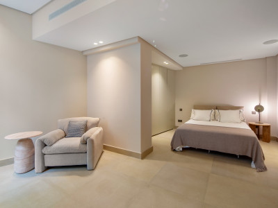 Villa for sale in Nueva Andalucia