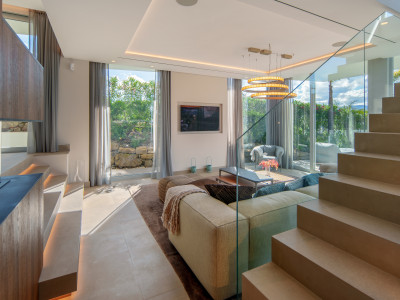 Villa for sale in Nueva Andalucia