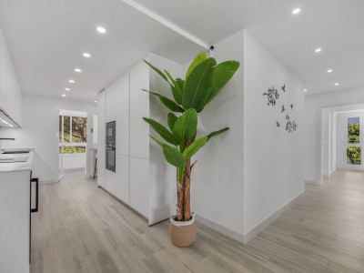 Apartamento en venta en Altos de La Quinta, Benahavis
