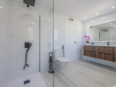Apartamento en venta en Altos de La Quinta, Benahavis