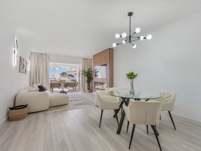 Apartamento en venta en Altos de La Quinta, Benahavis