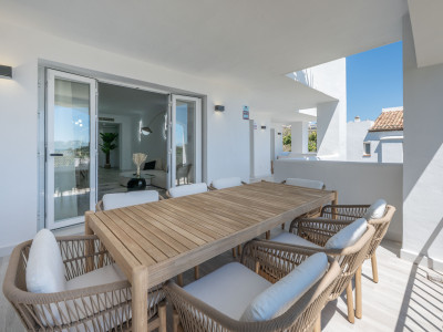 Apartamento en venta en Altos de La Quinta, Benahavis