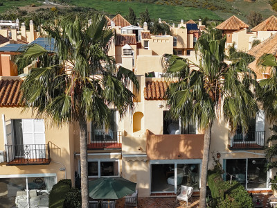 Town House for sale in Nueva Andalucia