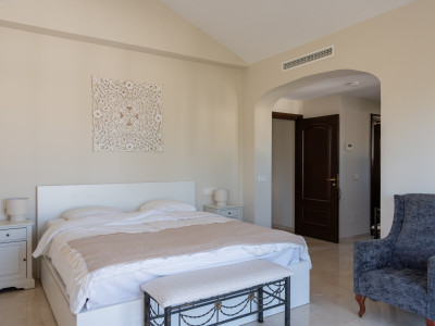 Villa for sale in El Rosario, Marbella East