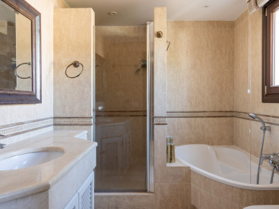 Villa for sale in El Rosario, Marbella East