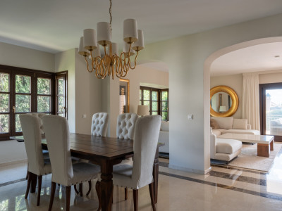 Villa for sale in El Rosario, Marbella East