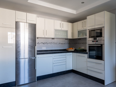 Villa for sale in El Rosario, Marbella East