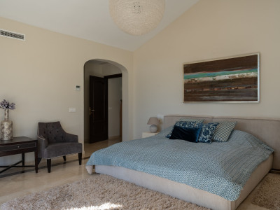Villa for sale in El Rosario, Marbella East