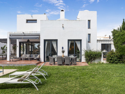 Villa for sale in Nueva Andalucia