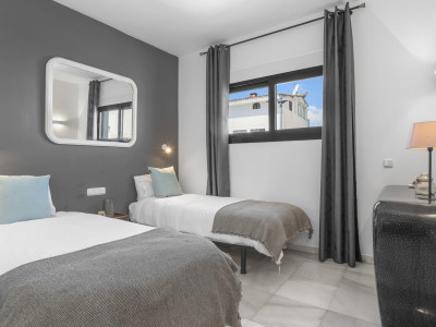Villa for sale in Nueva Andalucia