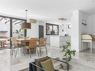 Villa for sale in Nueva Andalucia