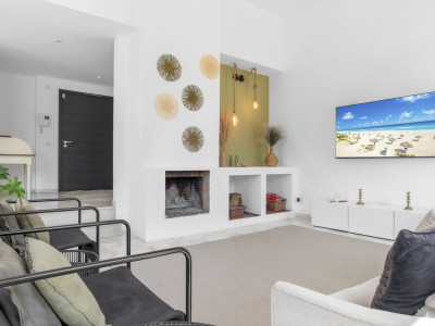 Villa for sale in Nueva Andalucia