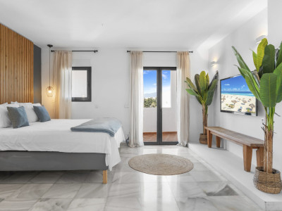 Villa for sale in Nueva Andalucia