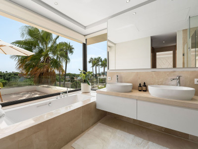 Villa zum Verkauf in Estepona East, Estepona