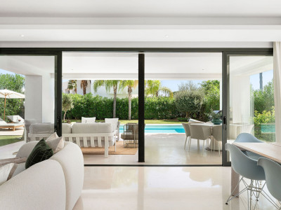 Villa zum Verkauf in Estepona East, Estepona