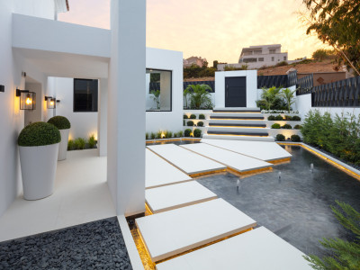 Villa zum Verkauf in Nueva Andalucia