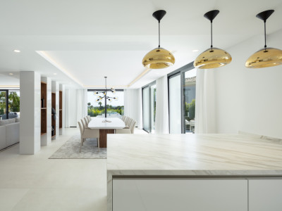 Villa zum Verkauf in Nueva Andalucia