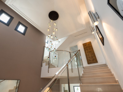 Villa zum Verkauf in Nueva Andalucia
