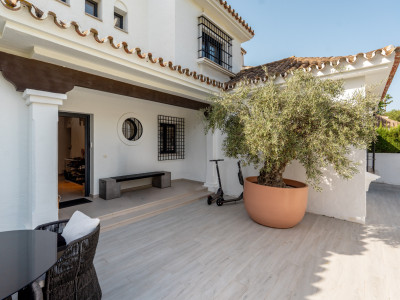 Villa zum Verkauf in Nueva Andalucia