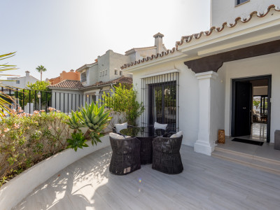 Villa zum Verkauf in Nueva Andalucia