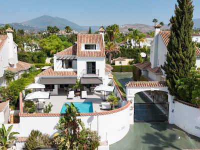 Villa zum Verkauf in Nueva Andalucia