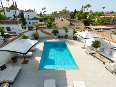 Villa zum Verkauf in Nueva Andalucia