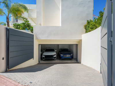 Villa zum Verkauf in El Campanario, Estepona