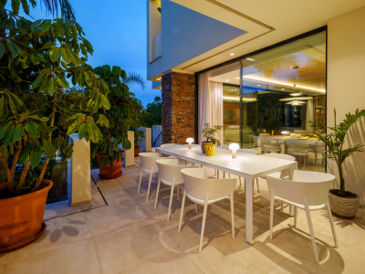 Villa zum Verkauf in El Campanario, Estepona