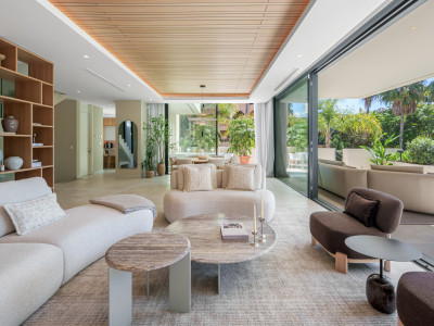 Villa zum Verkauf in El Campanario, Estepona