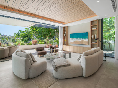 Villa zum Verkauf in El Campanario, Estepona